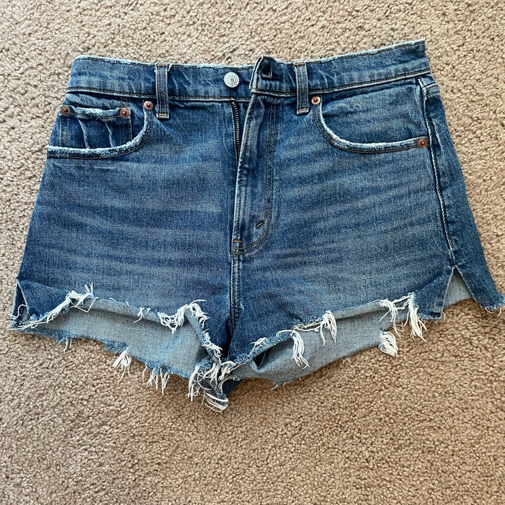 CURVE LOVE ABERCROMBIE MOM JEAN SHORTS